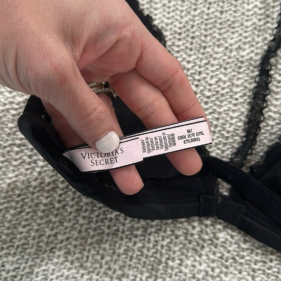 Victoria’s Secret - Black Daisy Lace Bralette - T Strap (Size Medium) - Picture 3 of 6